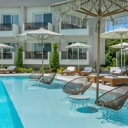 Mirablue Luxury Residences (adults Only) דירה *