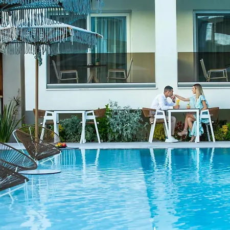 Mirablue Luxury Residences (adults Only) דירה