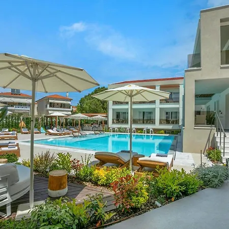 Mirablue Luxury Residences (adults Only) דירה *