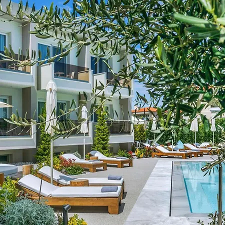 Mirablue Luxury Residences (adults Only) דירה *