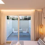 Mirablue Luxury Residences (adults Only) Apartamento