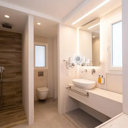 아파트 Mirablue Luxury Residences (adults Only) 페프코초리