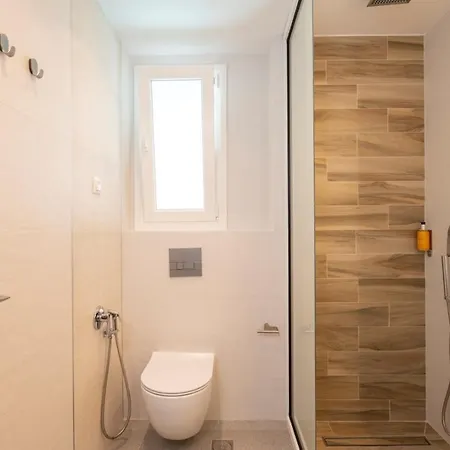 아파트 Mirablue Luxury Residences (adults Only)