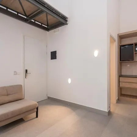 아파트 Mirablue Luxury Residences (adults Only)