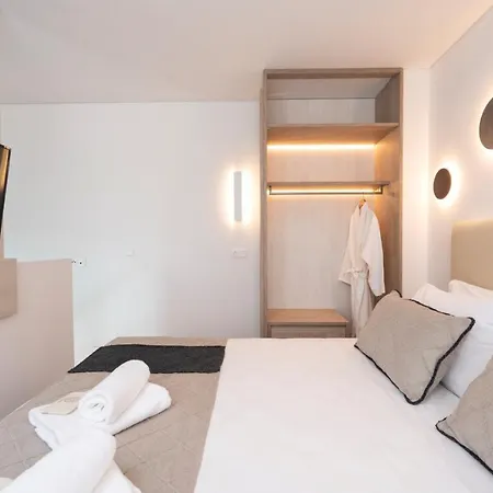 아파트 Mirablue Luxury Residences (adults Only) 페프코초리