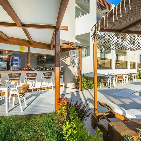 Mirablue Luxury Residences (adults Only) 페프코초리