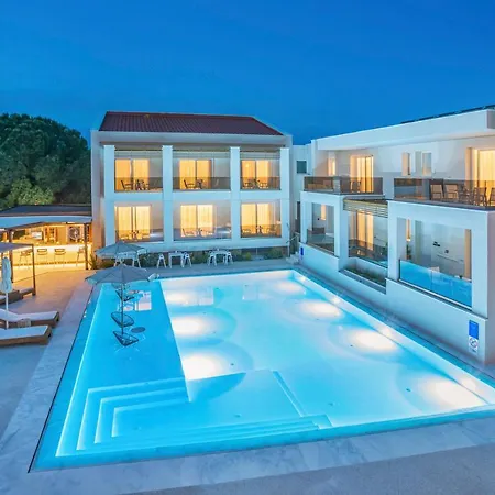 아파트 Mirablue Luxury Residences (adults Only)