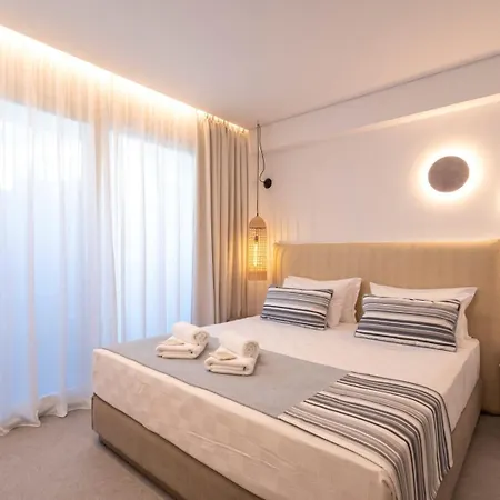 Mirablue Luxury Residences (adults Only) 아파트