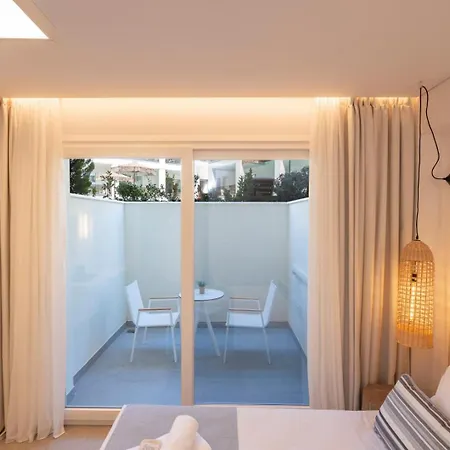 Mirablue Luxury Residences (adults Only) 아파트