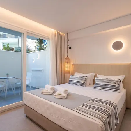 Mirablue Luxury Residences (adults Only) 아파트